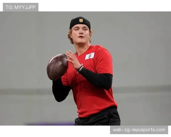 包装工四分卫表现出色，传球精准度极高，包装工 四分卫